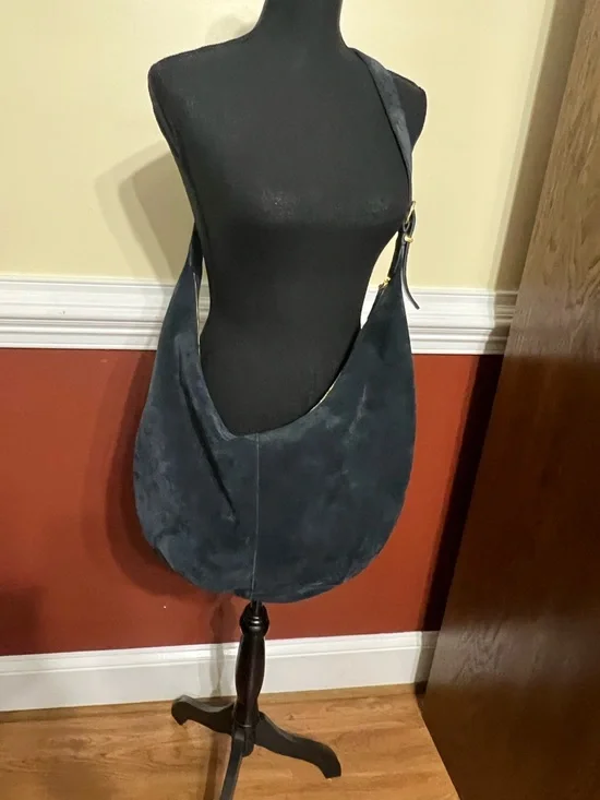 Madewell Essential Curve Shoulder Bag. Navy S - Picture 15 of 16